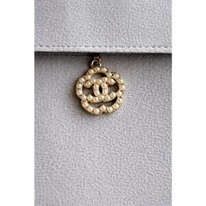 AUTHENTIC Chanel Pearl Camellia zipper pull